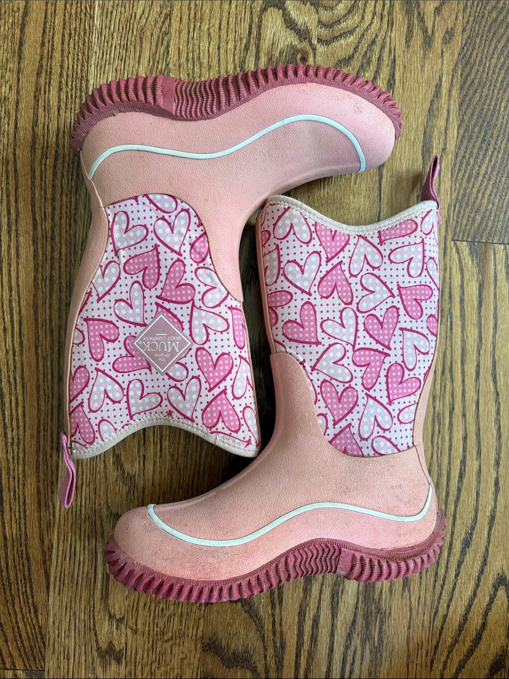 Kids’ Muck Boot Company heart print Hale boots, size 1. Excellent condition.